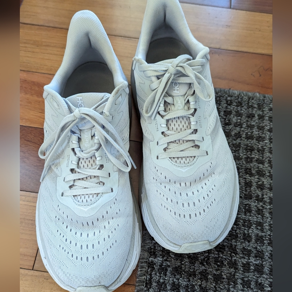 Hoka Araho Women's 11 almost new